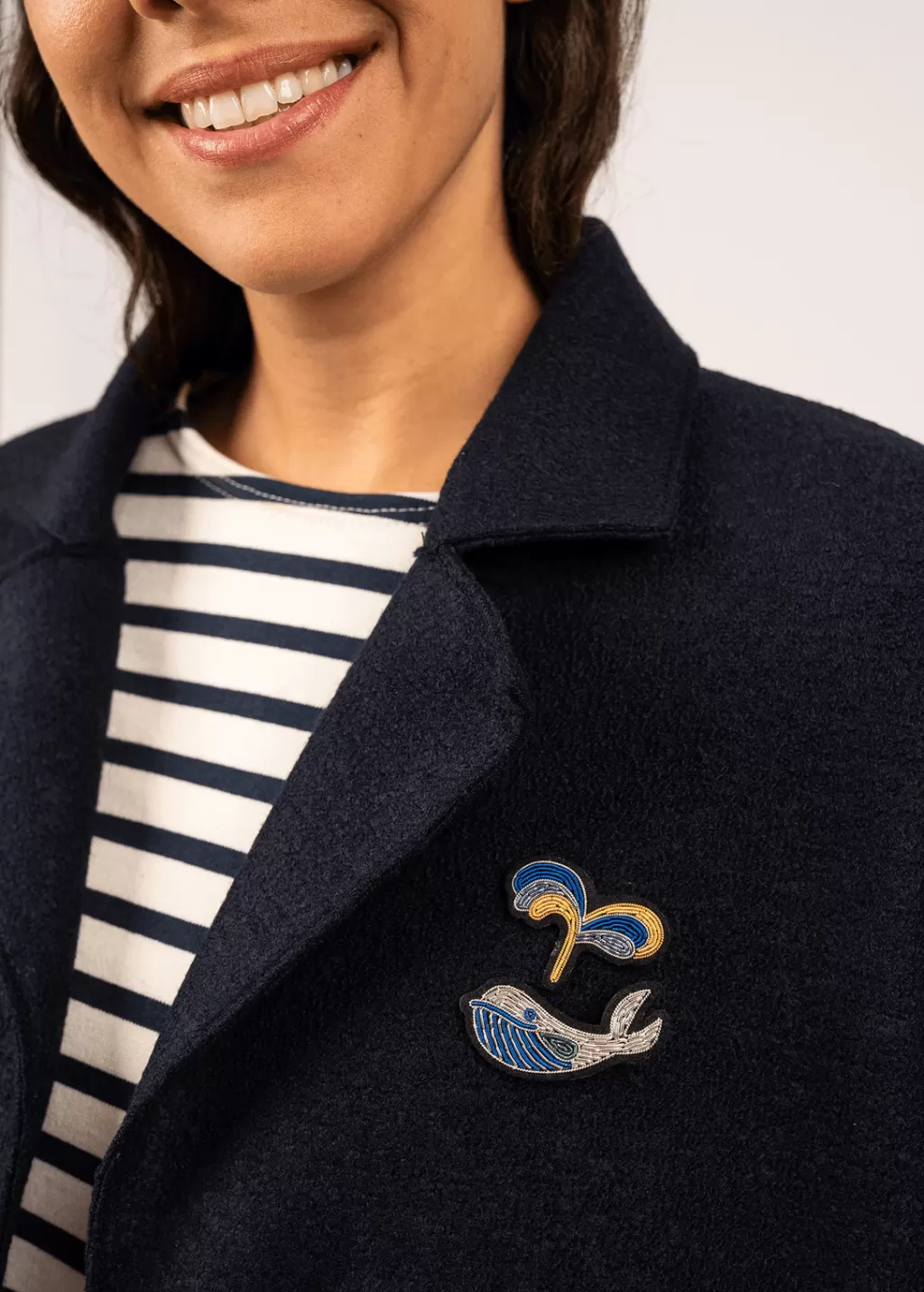 Shop Saint James Whale embroidered brooch Blanc/bleu